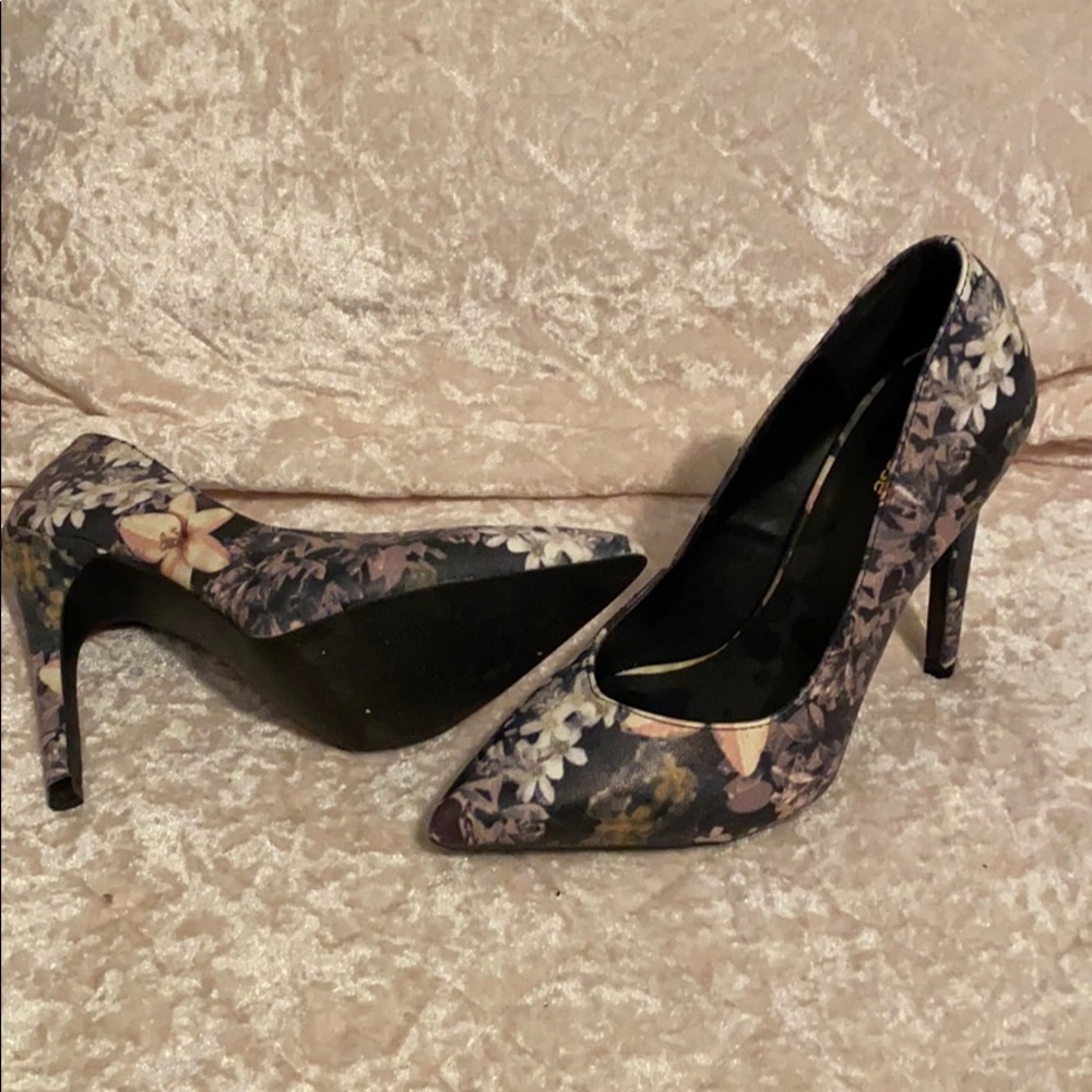 Flower design high heel